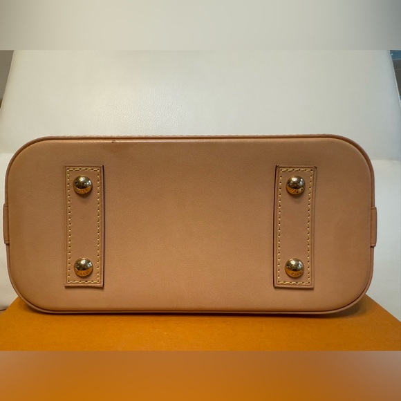 Louis Vuitton Alma BB Monogram - Picture 5 of 17